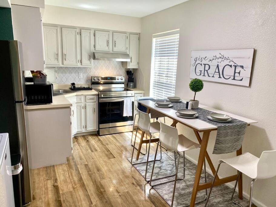 Contemporary 2-Bedroom Rental Unit イーグル・パス エクステリア 写真